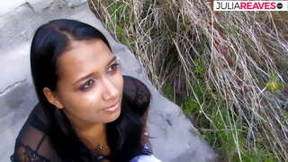 Ha permès a la merda el Llatina calenta anally a l&#039;antiga ruïna