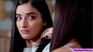 Alana de Creuer i Emily Willis utilitzar els altres de la llengua a l&#039;orgasme