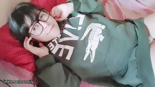 Tiener meisje raakt haar kut