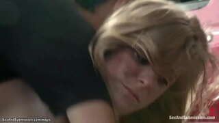 Sexy blondje Penny Pax bezoeken krankzinnig monteur Tommy Pistool ontmoette ze bij de therapeut, maar hij overmeestert haar en neukt met een enorme pik over zijn winkel