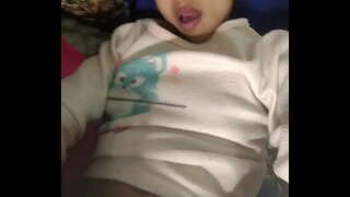 Niara रोलिंग आफ्नो आँखा