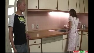 Hikaru Wakabayashi ব্যবহার করে তার বড় tits সঙ্গে খেলতে মোরগ