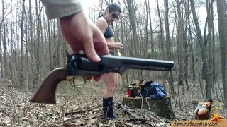 ���ાર્મ ગર્લ અને હથિયારો