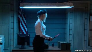 Чувак бәйләде һәм трахнул дознавателя