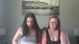 ���ानो vs ठूलो स्तन धूम्रपान चुरोट